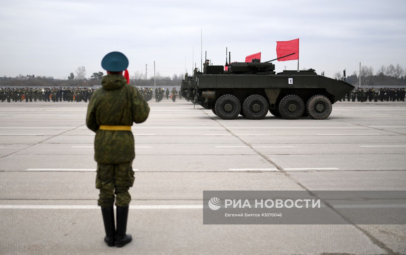 Совместные тренировки сводного парадного расчета, механизированной колонны и авиации Парада Победы