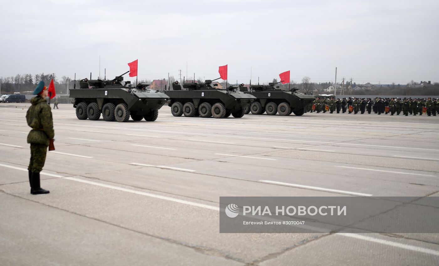 Совместные тренировки сводного парадного расчета, механизированной колонны и авиации Парада Победы