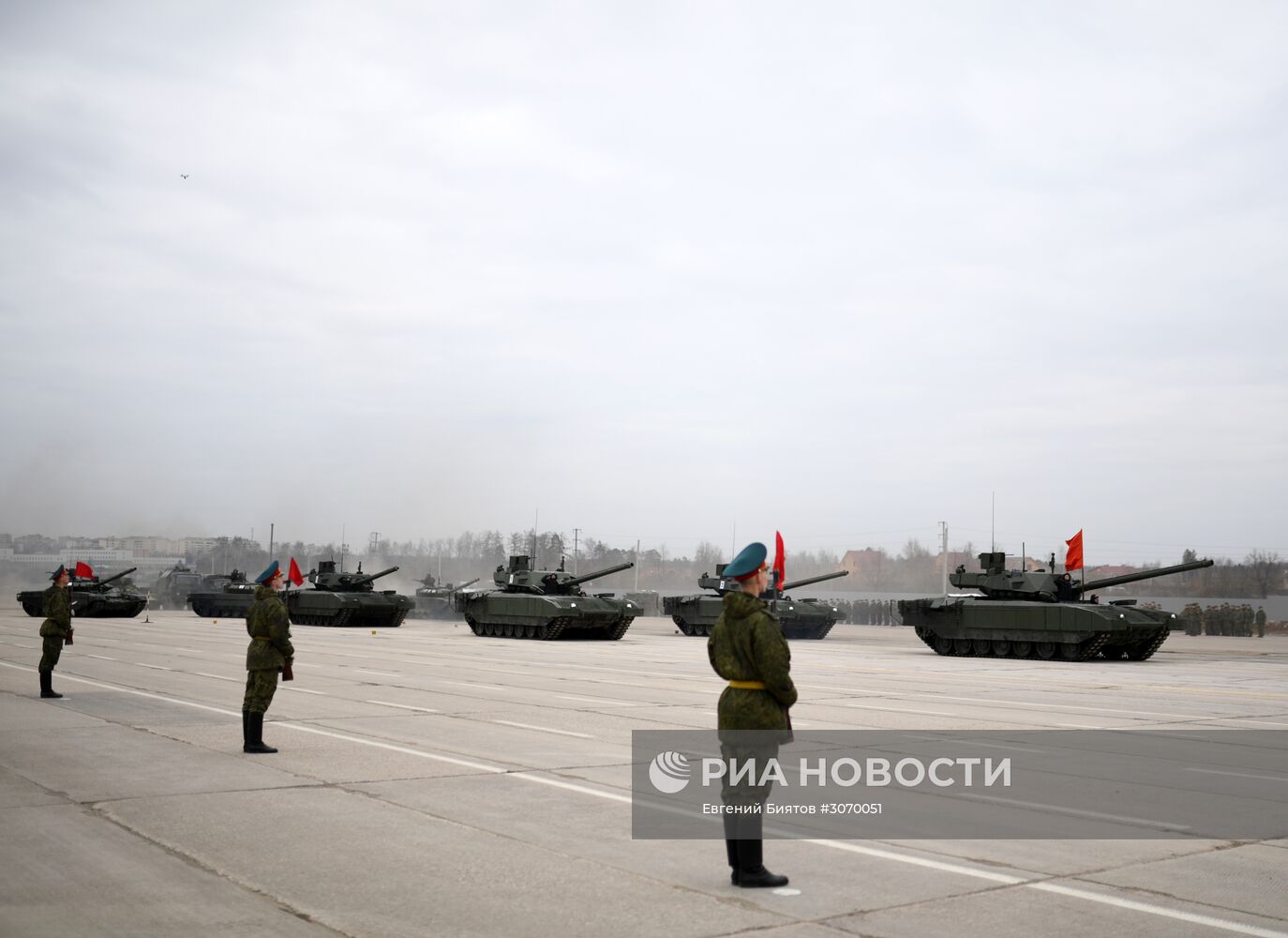 Совместные тренировки сводного парадного расчета, механизированной колонны и авиации Парада Победы