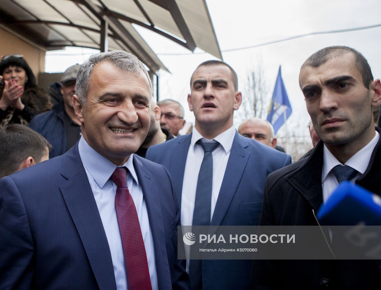 Выборы президента Южной Осетии и референдум о переименовании республики