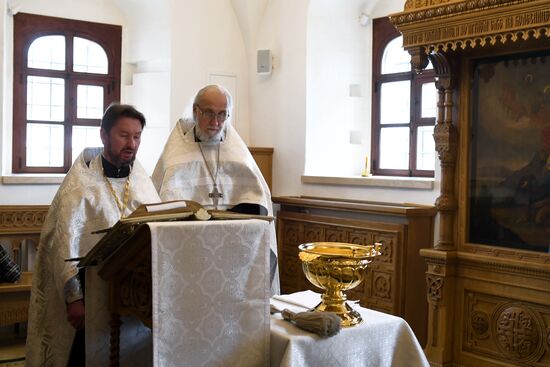 Молебен на начало чина мироварения в Малом соборе Донского монастыря