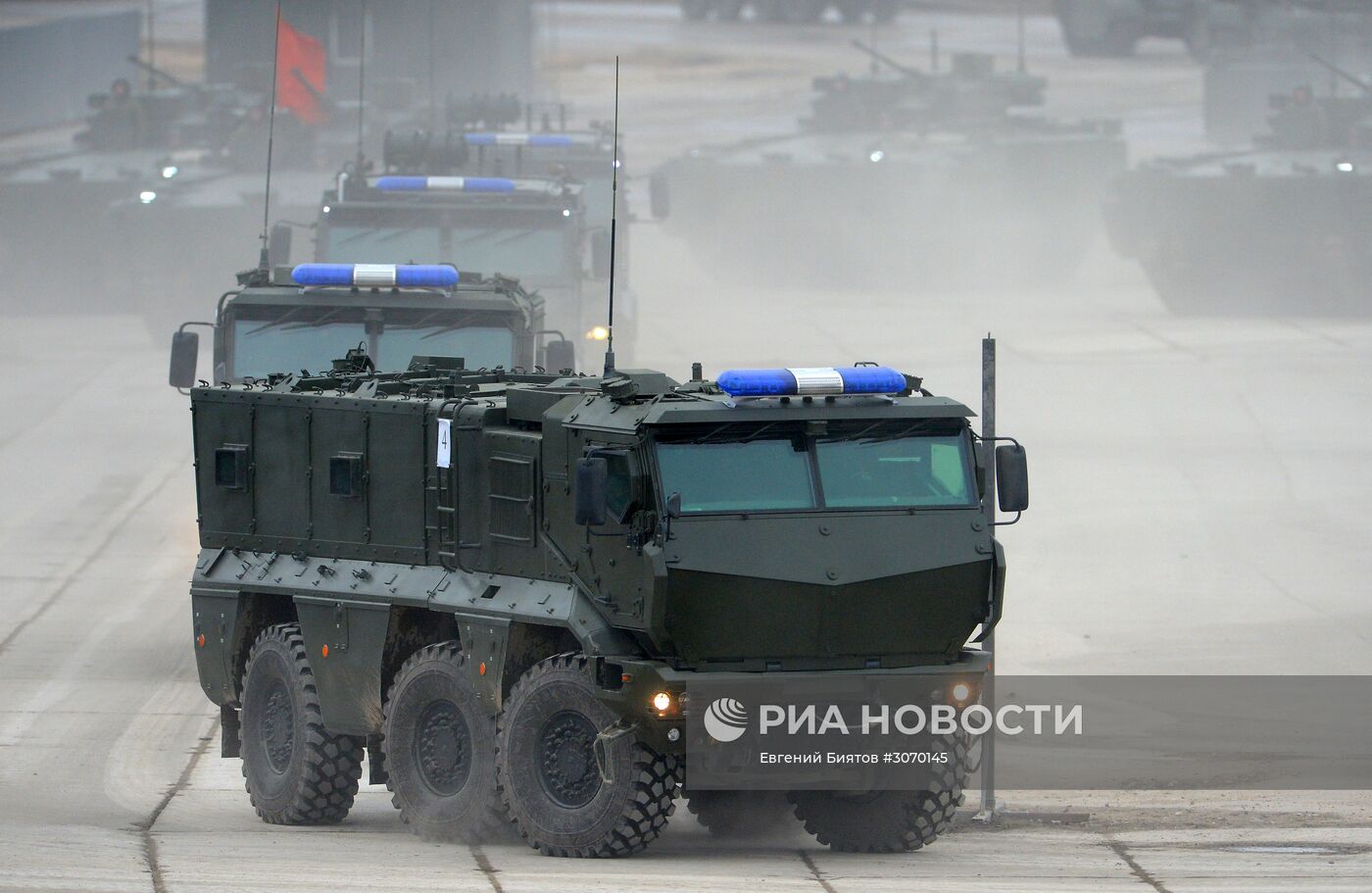 Совместные тренировки сводного парадного расчета, механизированной колонны и авиации Парада Победы