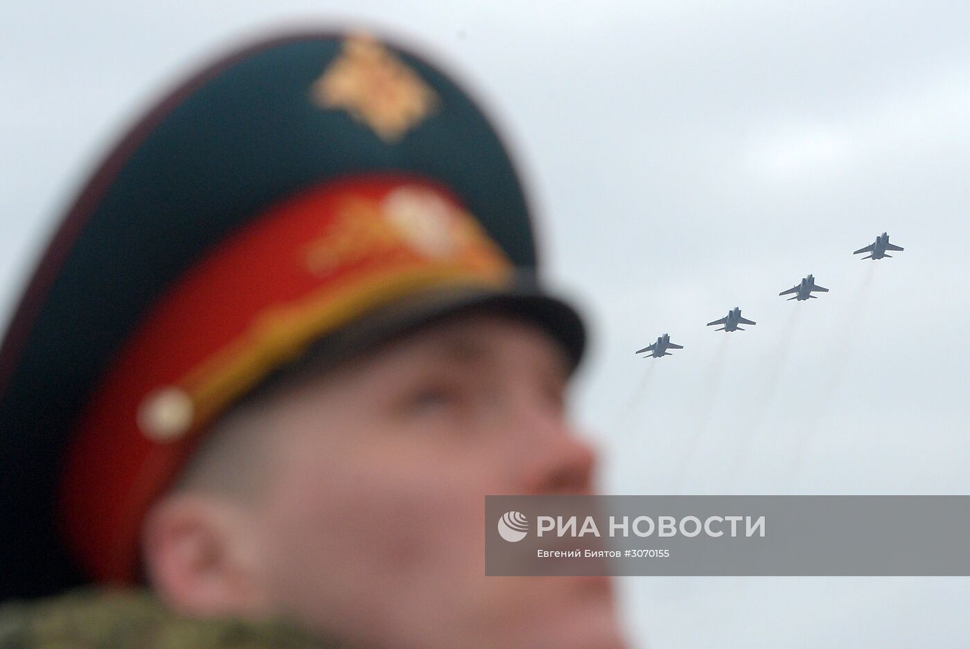 Совместные тренировки сводного парадного расчета, механизированной колонны и авиации Парада Победы