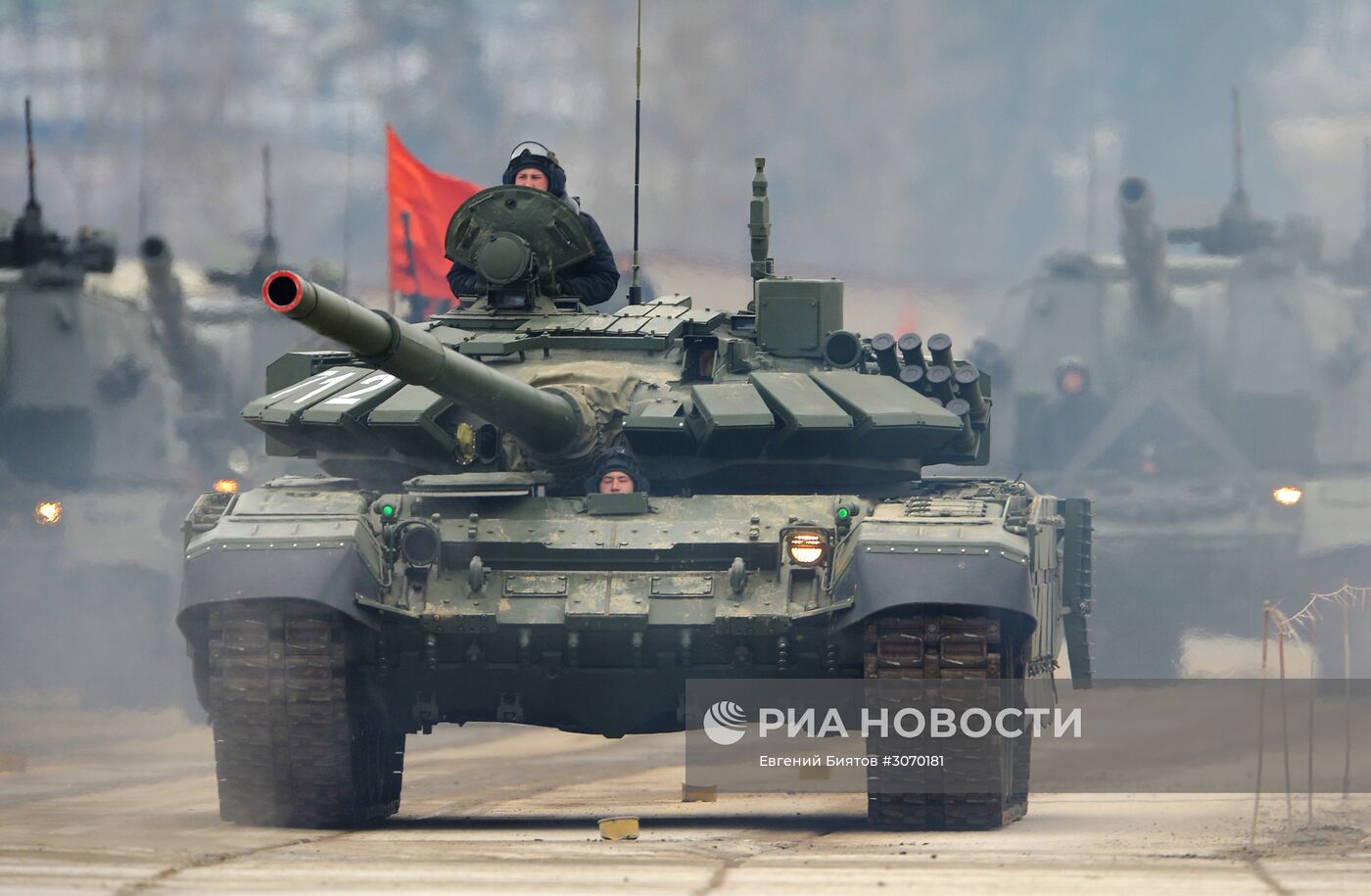 Совместные тренировки сводного парадного расчета, механизированной колонны и авиации Парада Победы