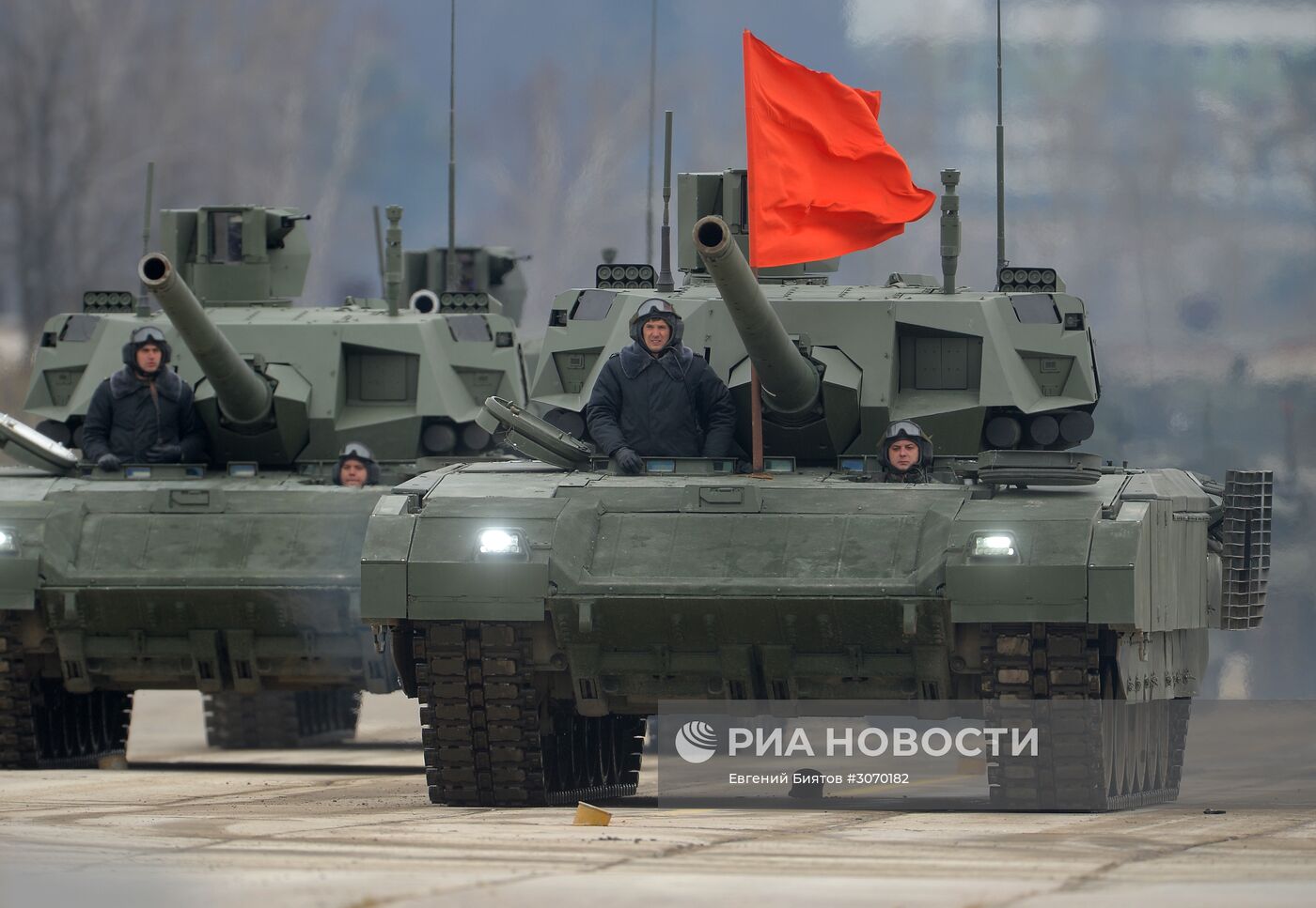 Совместные тренировки сводного парадного расчета, механизированной колонны и авиации Парада Победы