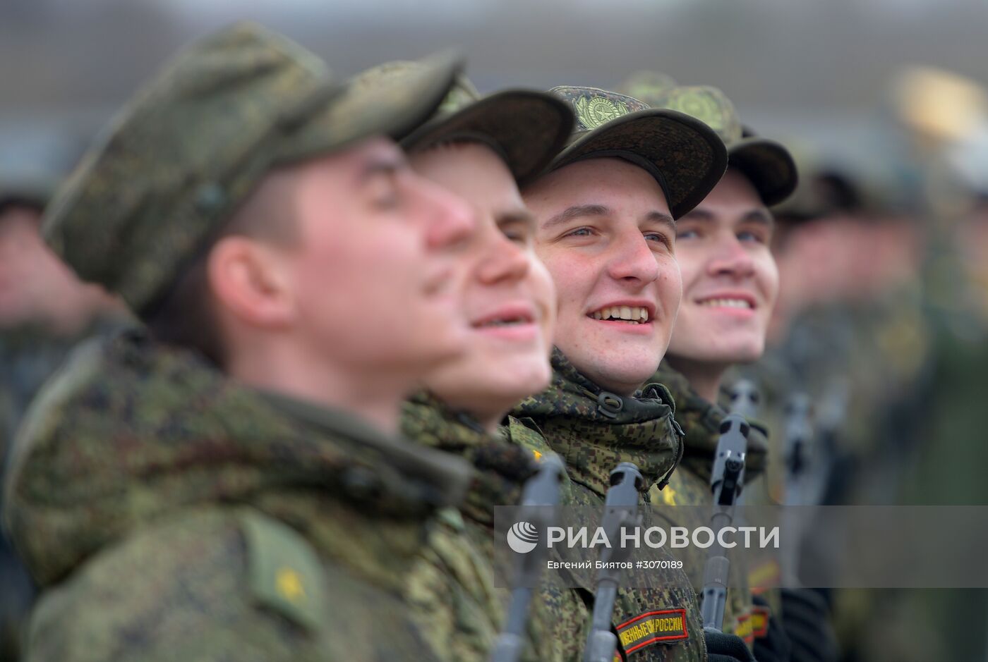 Совместные тренировки сводного парадного расчета, механизированной колонны и авиации Парада Победы