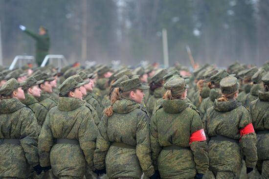 Совместные тренировки сводного парадного расчета, механизированной колонны и авиации Парада Победы