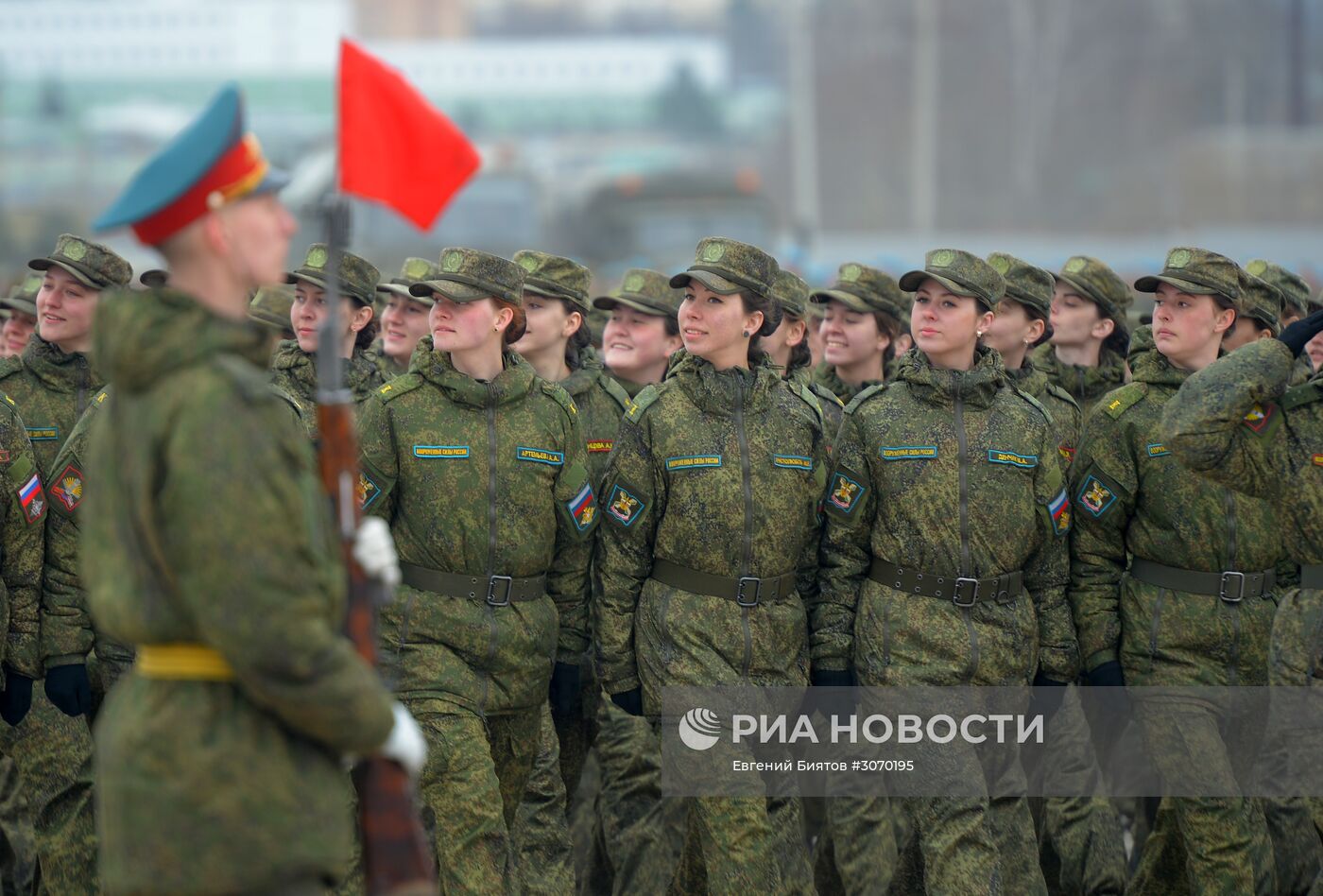 Совместные тренировки сводного парадного расчета, механизированной колонны и авиации Парада Победы