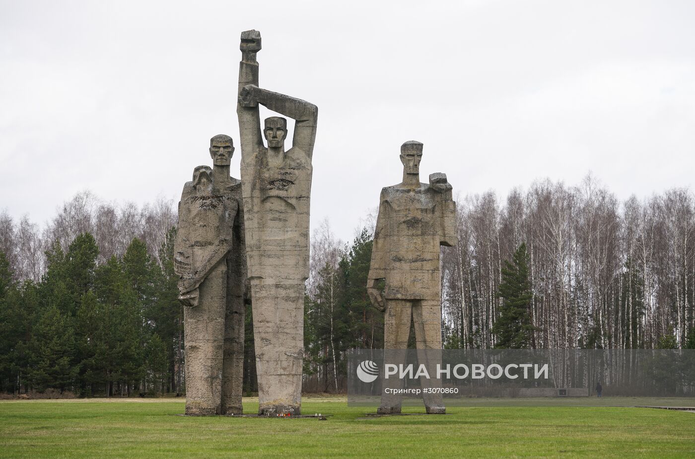 Памятная церемония в мемориальном комплексе "Концентрационный лагерь Саласпилс" в Латвии