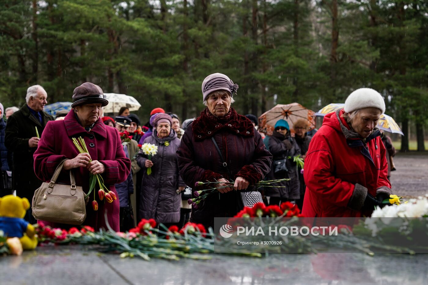 Памятная церемония в мемориальном комплексе "Концентрационный лагерь Саласпилс" в Латвии
