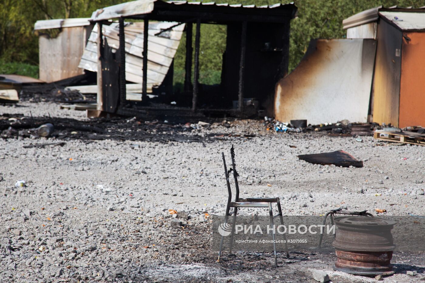 Последствия пожара в лагере мигрантов во Франции