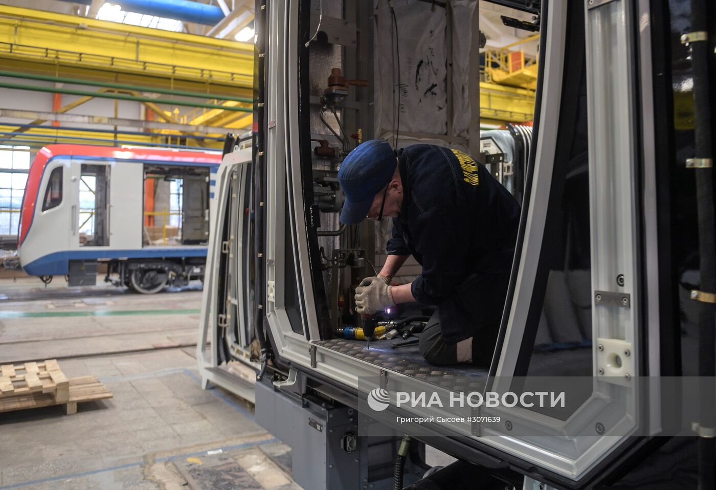 Производство новейших вагонов метрополитена "Москва"