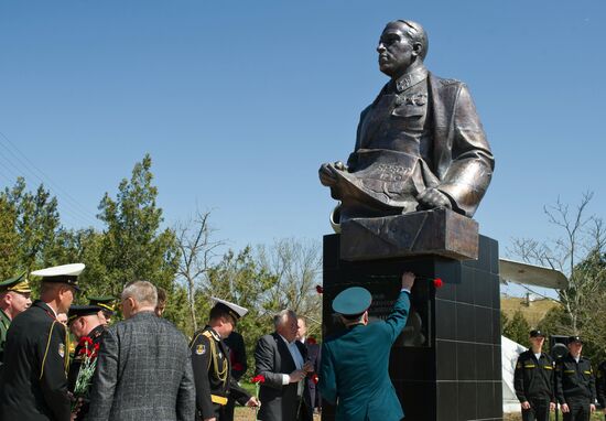 Открытие памятника генерал-лейтенанту инженерных войск Д.М. Карбышеву в Евпатории