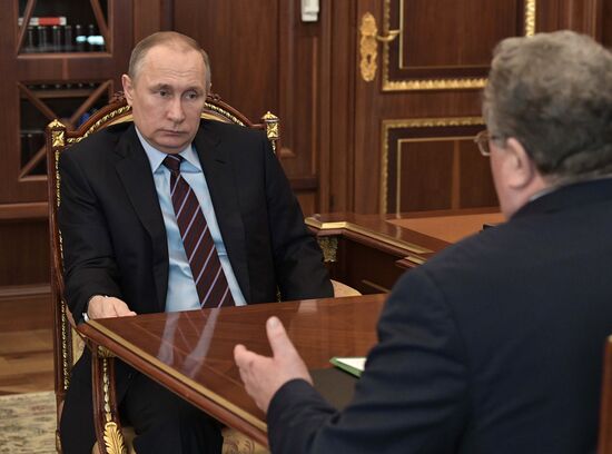 Президент РФ В. Путин встретился с главой Мордовии В. Волковым