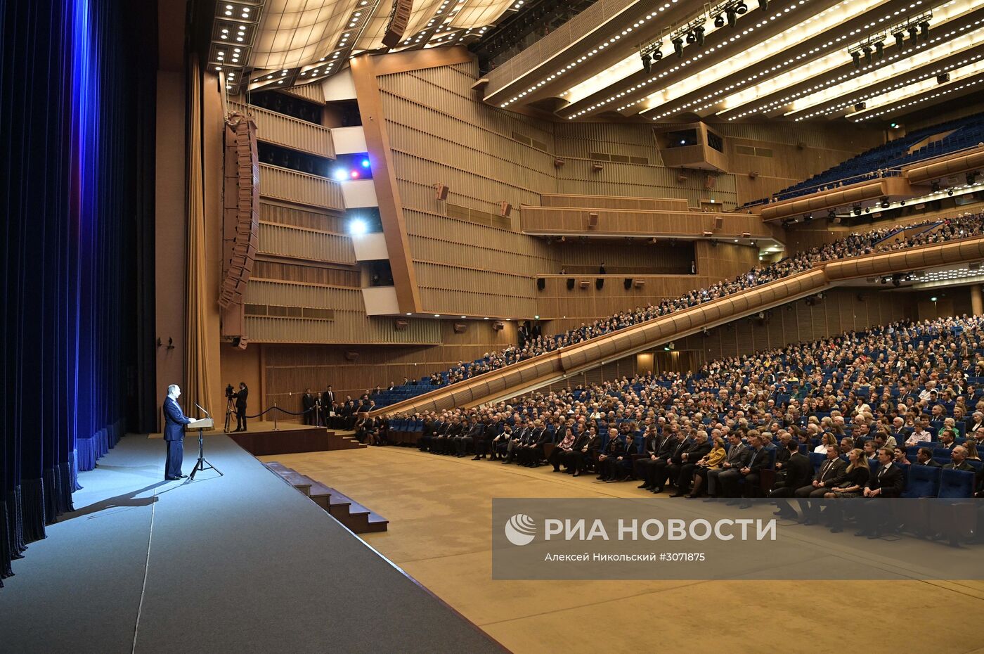 Президент РФ В. Путин выступил на торжественном вечере, посвящённом Дню космонавтики