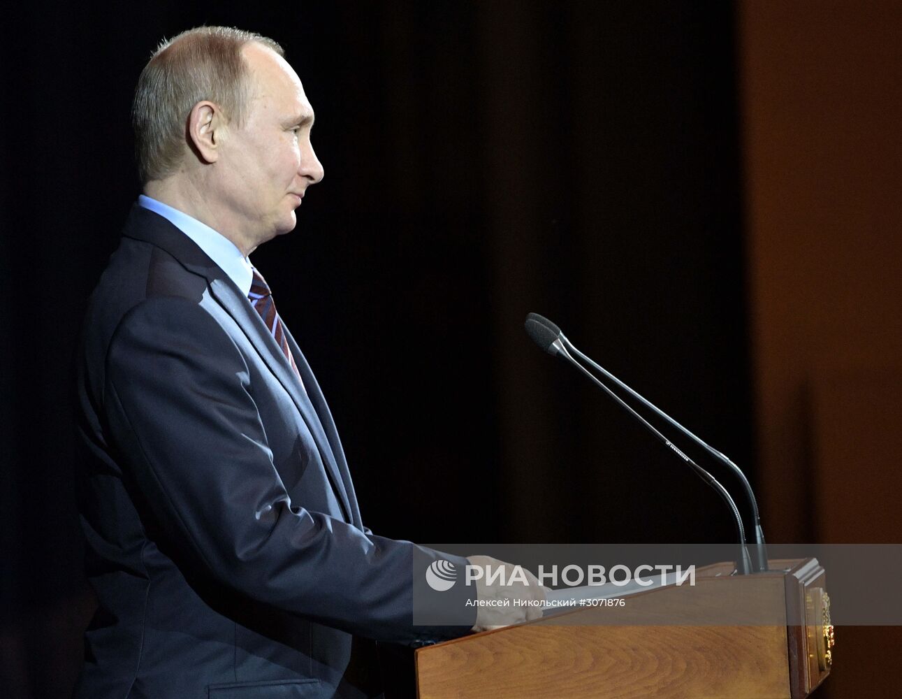 Президент РФ В. Путин выступил на торжественном вечере, посвящённом Дню космонавтики