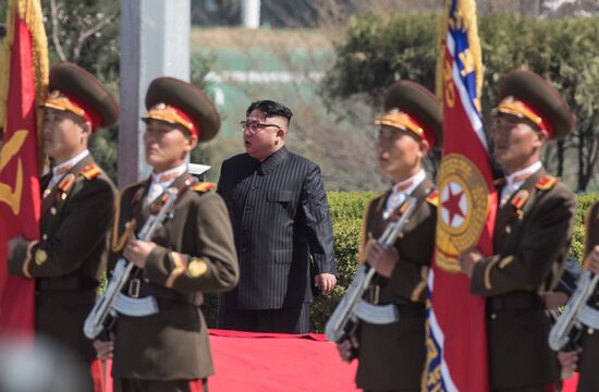 Церемония открытия нового жилого комплекса на улице Рёмён в Пхеньяне