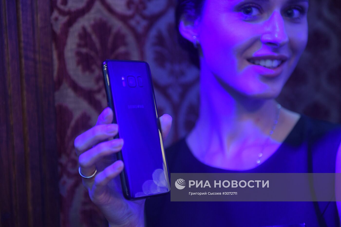 Презентация новой модели смартфона Samsung Galaxy S8 | РИА Новости Медиабанк