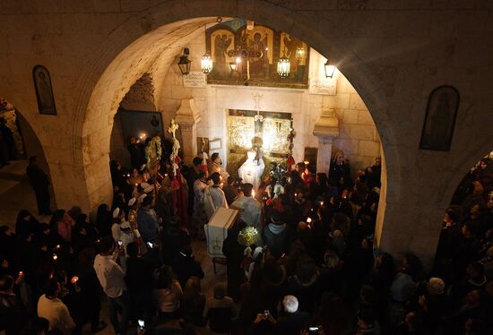Пасхальная служба в монастыре в сирийском городе Сайедная