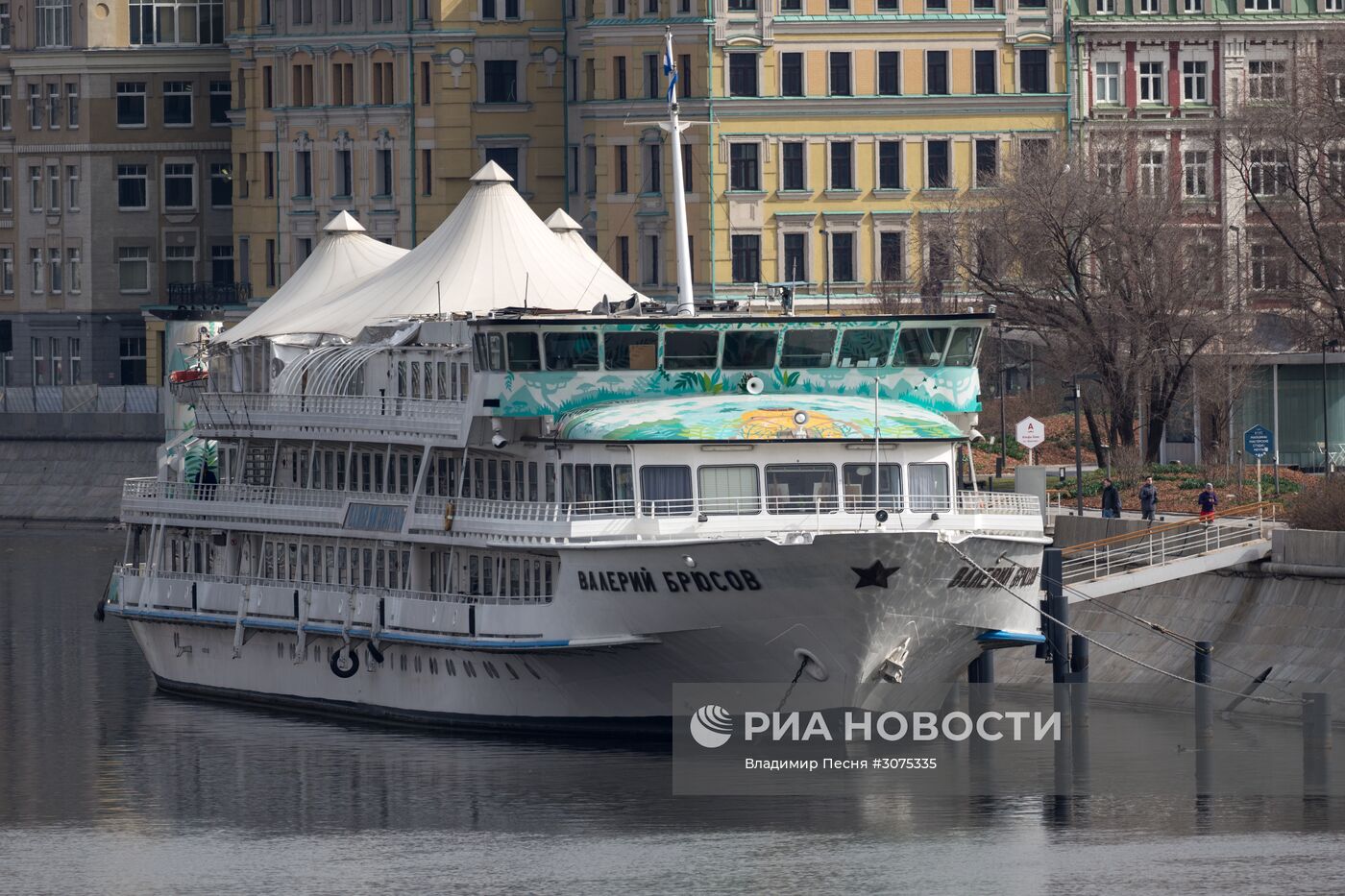 Судно "Валерий Брюсов"