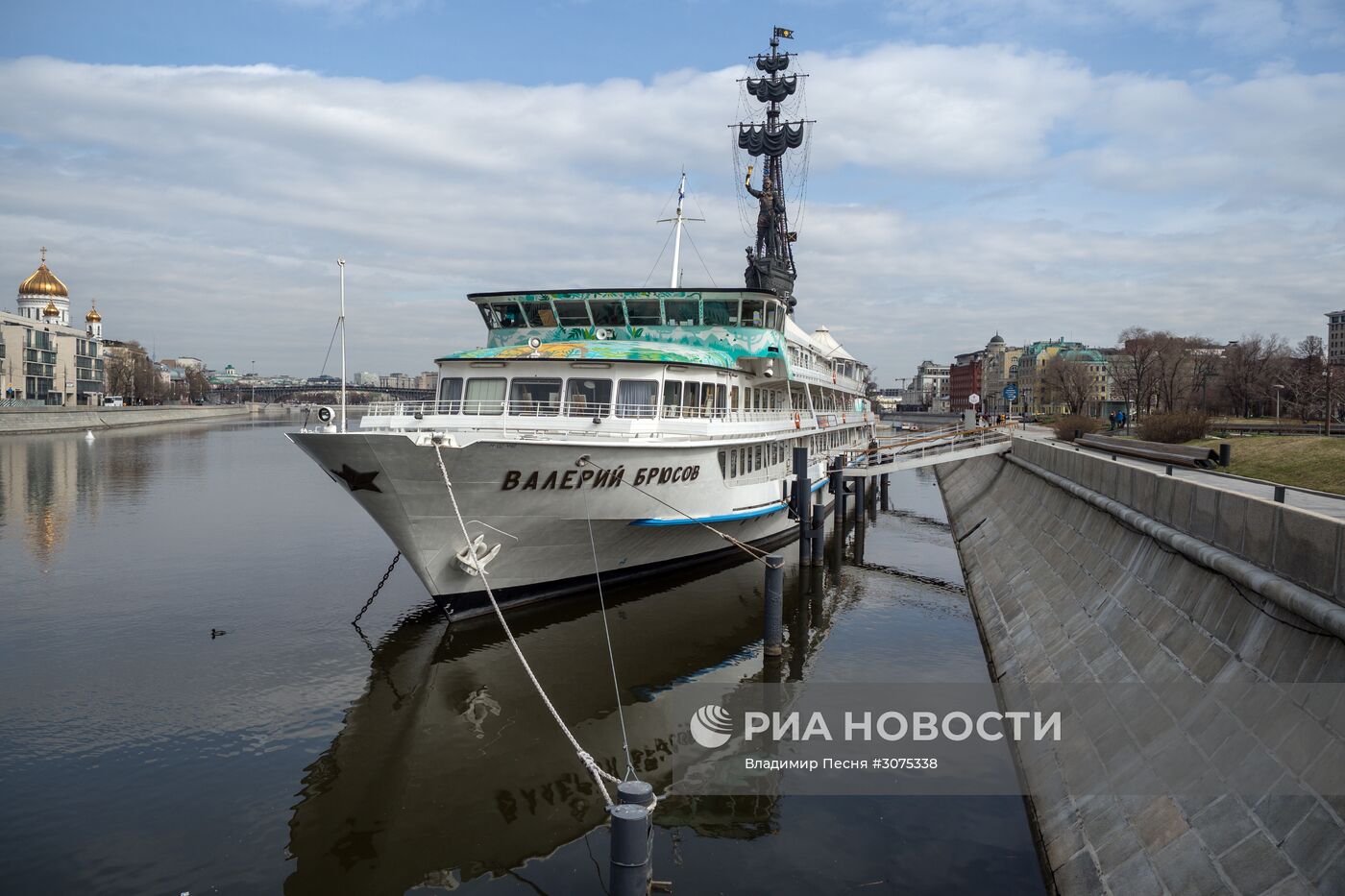 Судно "Валерий Брюсов"