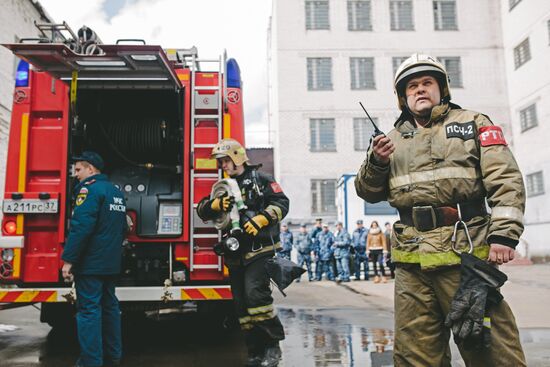 Пожарно-тактические учения МЧС и УФСИН в Иванове