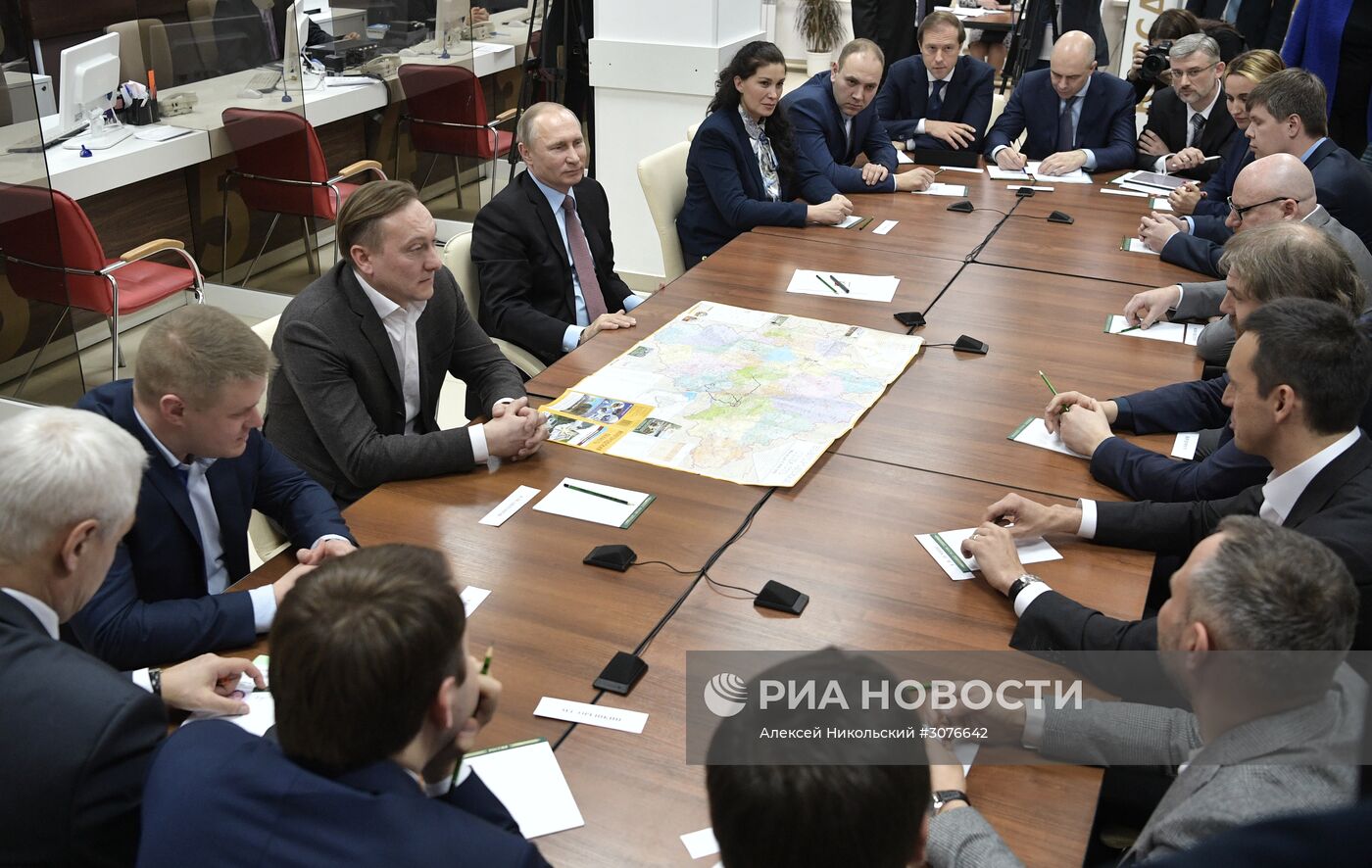 Рабочая поездка президента РФ В. Путина в Великий Новгород