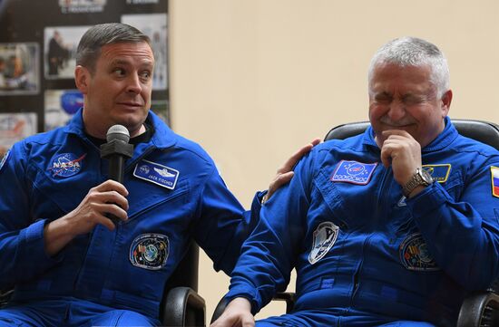 Пресс-конференция экипажа 51/52-й экспедиции на МКС
