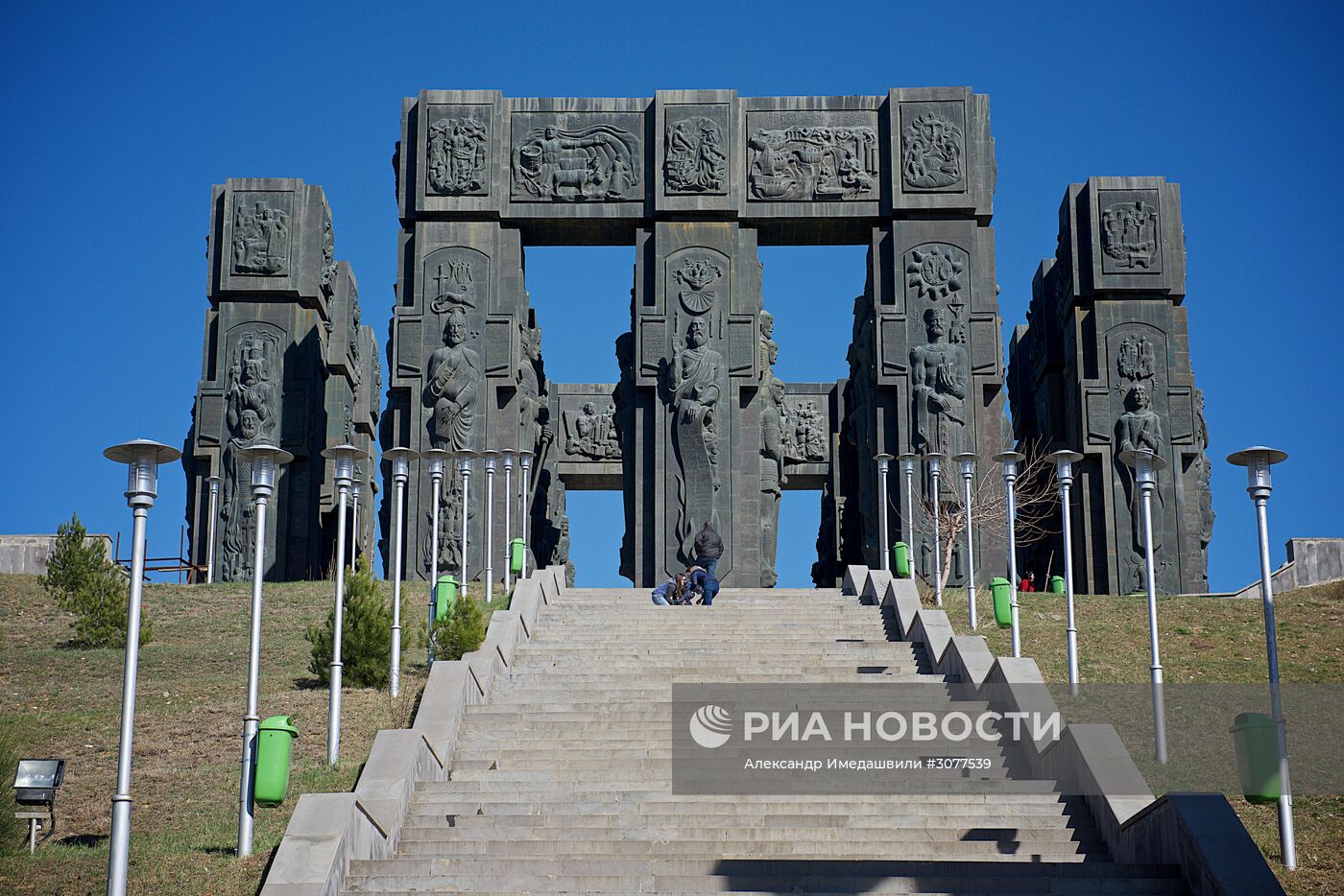 Памятник "История Грузии" в Тбилиси