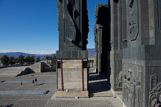 Памятник "История Грузии" в Тбилиси