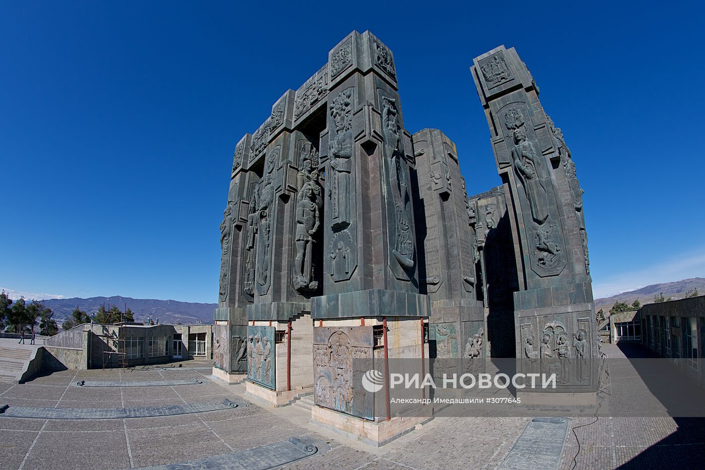 Памятник "История Грузии" в Тбилиси