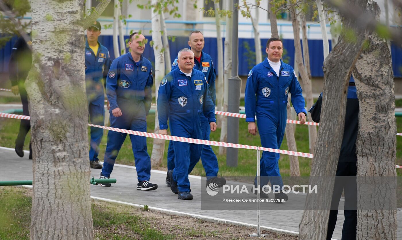 Пуск ракеты-носителя "Союз-ФГ" с ТПК "Союз МС-04" с космодрома Байконур