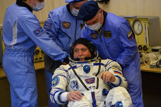 Пуск ракеты-носителя "Союз-ФГ" с ТПК "Союз МС-04" с космодрома Байконур