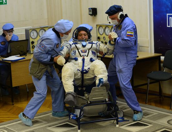 Пуск ракеты-носителя "Союз-ФГ" с ТПК "Союз МС-04" с космодрома Байконур