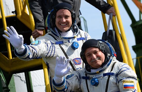 Пуск ракеты-носителя "Союз-ФГ" с ТПК "Союз МС-04" с космодрома Байконур