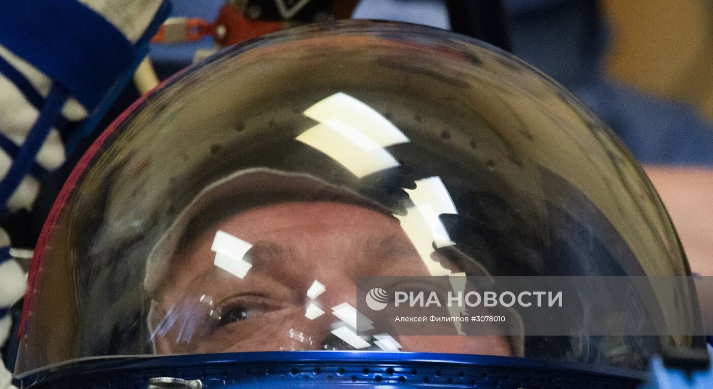 Пуск ракеты-носителя "Союз-ФГ" с ТПК "Союз МС-04" с космодрома Байконур