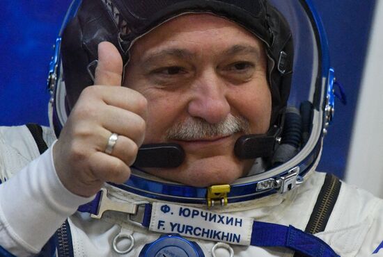 Пуск ракеты-носителя "Союз-ФГ" с ТПК "Союз МС-04" с космодрома Байконур