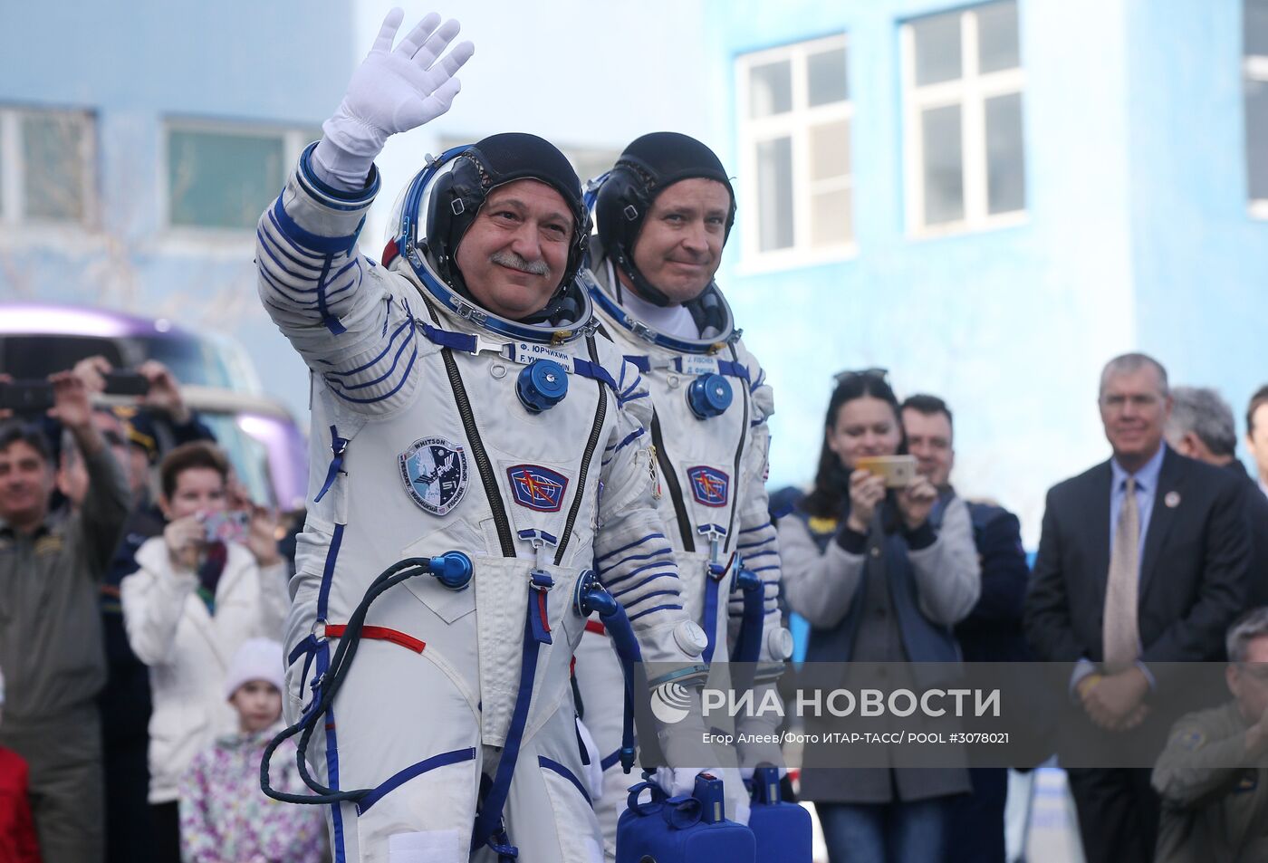Пуск ракеты-носителя "Союз-ФГ" с ТПК "Союз МС-04" с космодрома Байконур