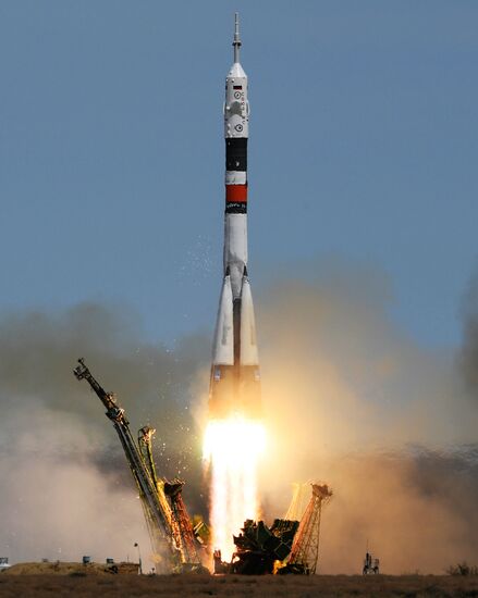 Пуск ракеты-носителя "Союз-ФГ" с ТПК "Союз- МС-04" с космодрома Байконур