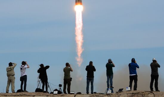 Пуск ракеты-носителя "Союз-ФГ" с ТПК "Союз- МС-04" с космодрома Байконур