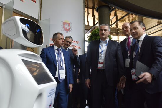 Ялтинский международный экономический форум в Крыму. День первый