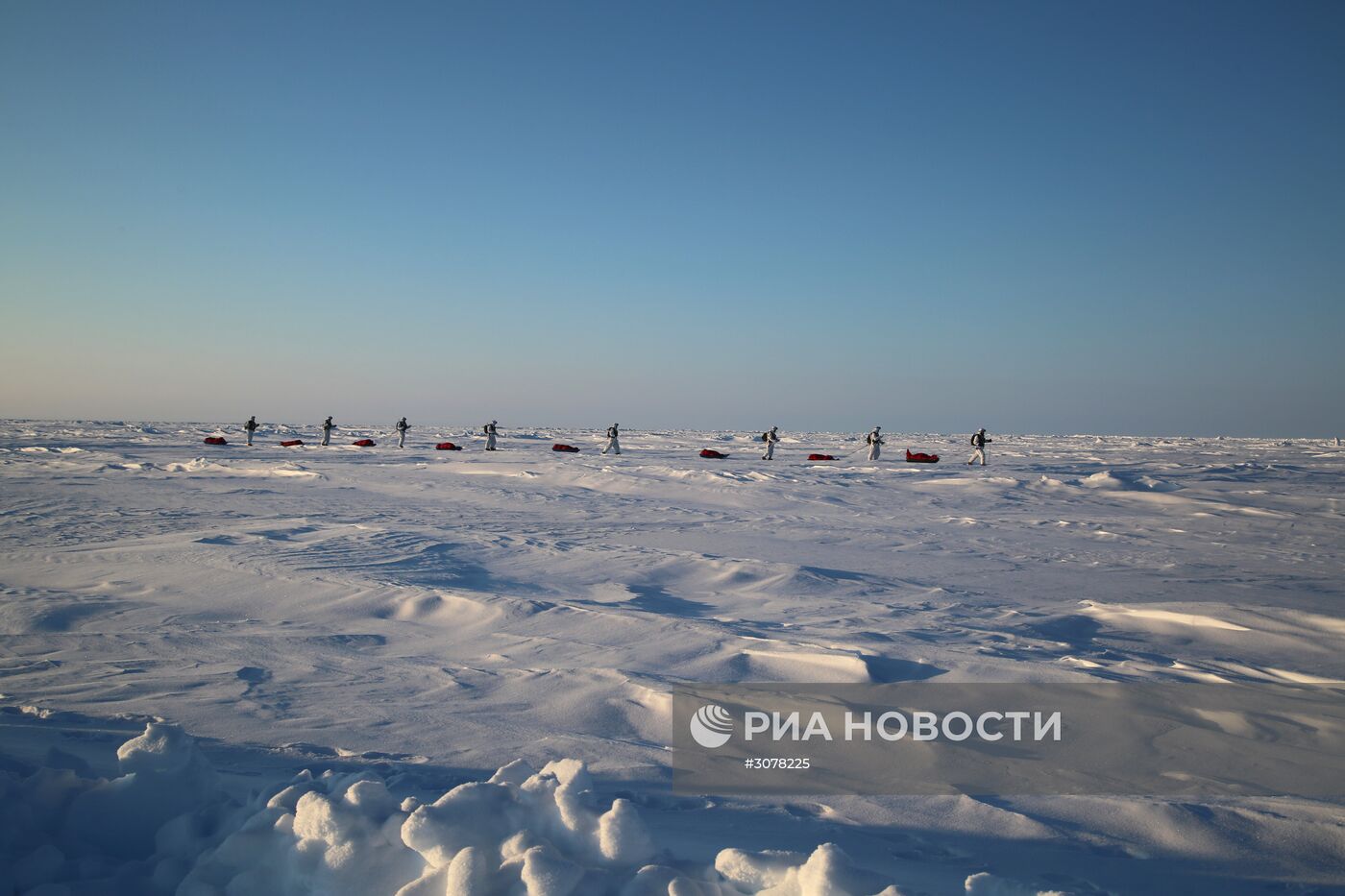 Комплексная экспедиция к Северному полюсу, организованная Экспедиционным центром Минобороны РФ, завершилась в Арктике