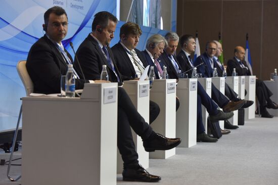 Ялтинский международный экономический форум в Крыму. День первый