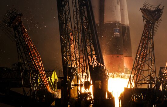 Пуск ракеты-носителя "Союз-ФГ" с ТПК "Союз- МС-04" с космодрома Байконур