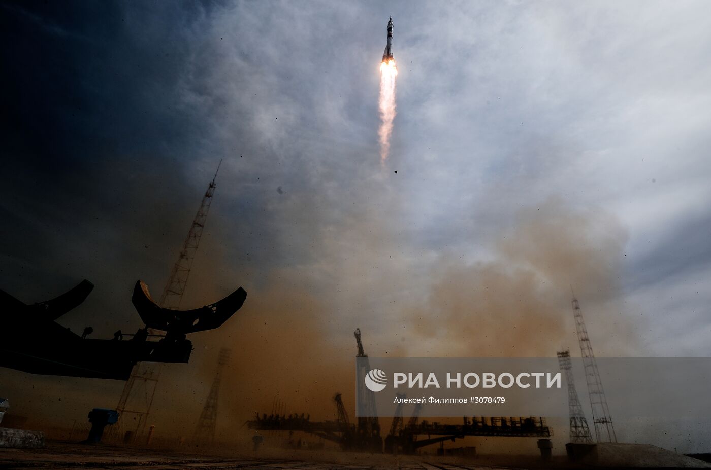 Пуск ракеты-носителя "Союз-ФГ" с ТПК "Союз- МС-04" с космодрома Байконур