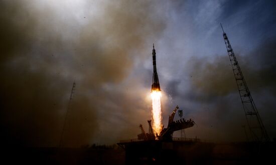 Пуск ракеты-носителя "Союз-ФГ" с ТПК "Союз- МС-04" с космодрома Байконур