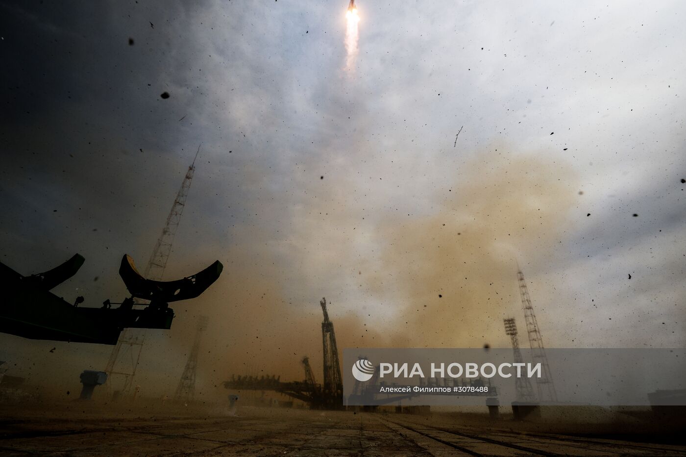 Пуск ракеты-носителя "Союз-ФГ" с ТПК "Союз- МС-04" с космодрома Байконур