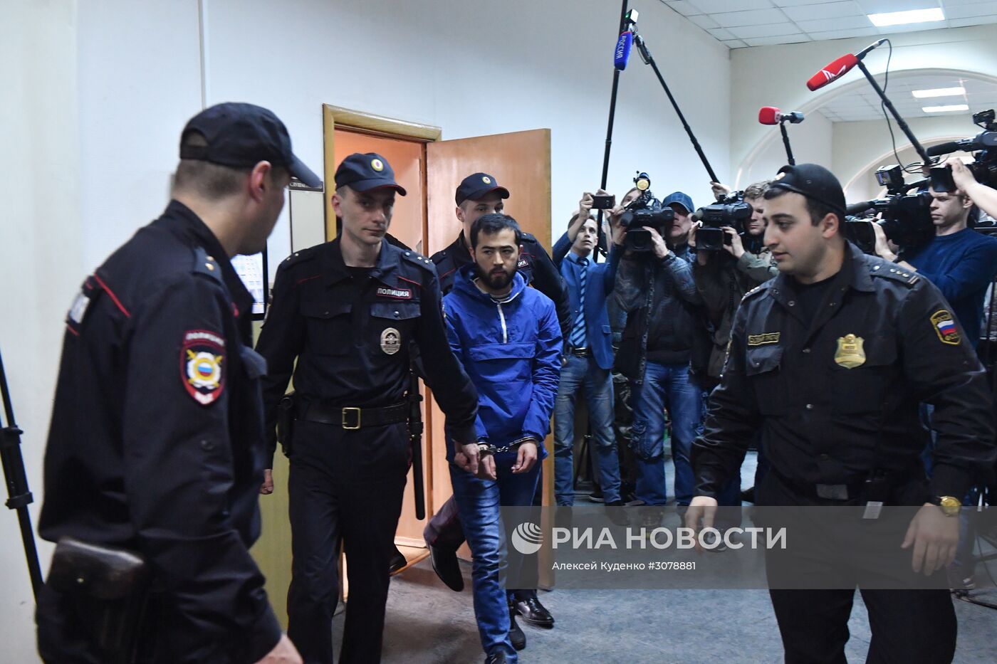 Рассмотрение ходатайства следствия об аресте Акрама Азимова