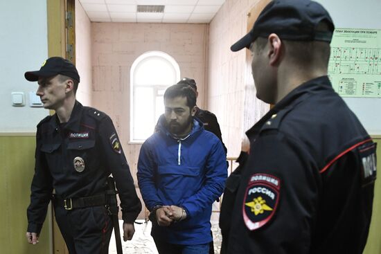 Рассмотрение ходатайства следствия об аресте Акрама Азимова