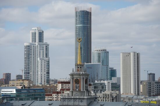 Вид на Екатеринбург с колокольни храма "Большой Златоуст"